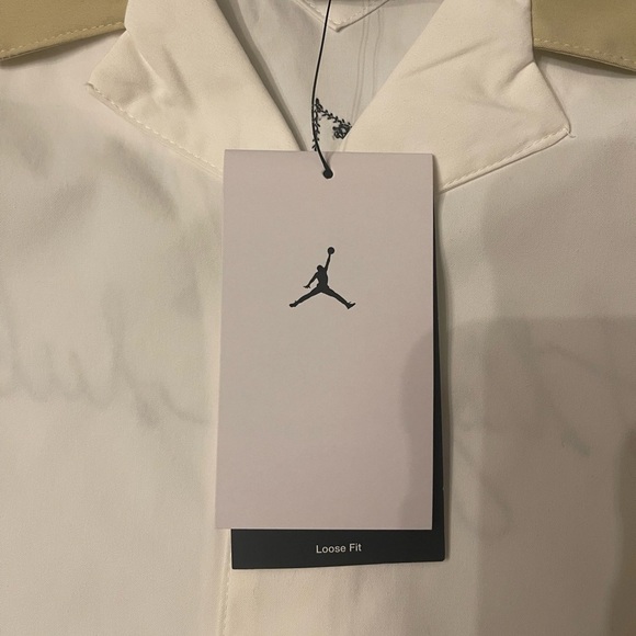 NWT Nike Jordan Women’s Loose Fit Button Up Shirt Size XL - Picture 3 of 8